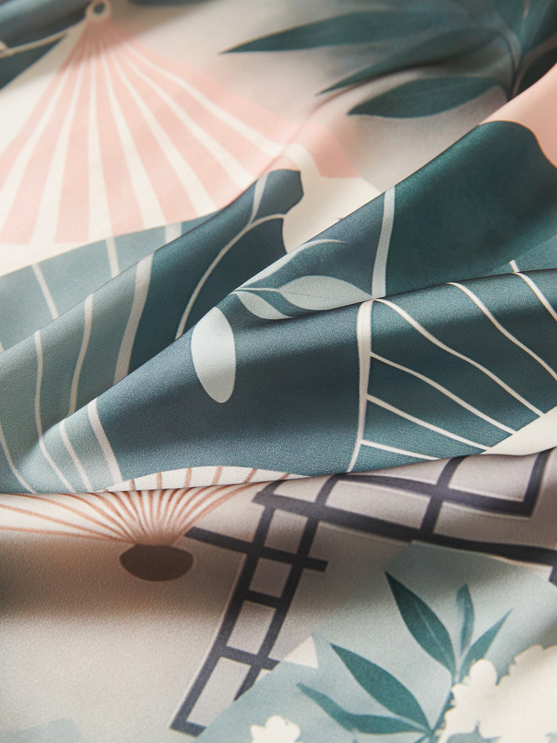 Courtyard Fan Blossom Robe